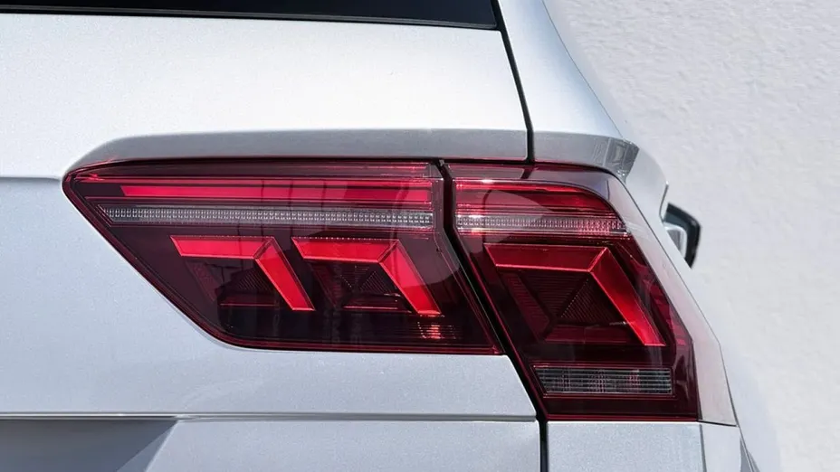 VOLKSWAGEN Tiguan -