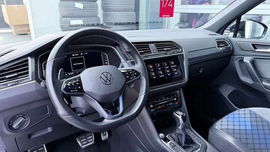 VOLKSWAGEN Tiguan -