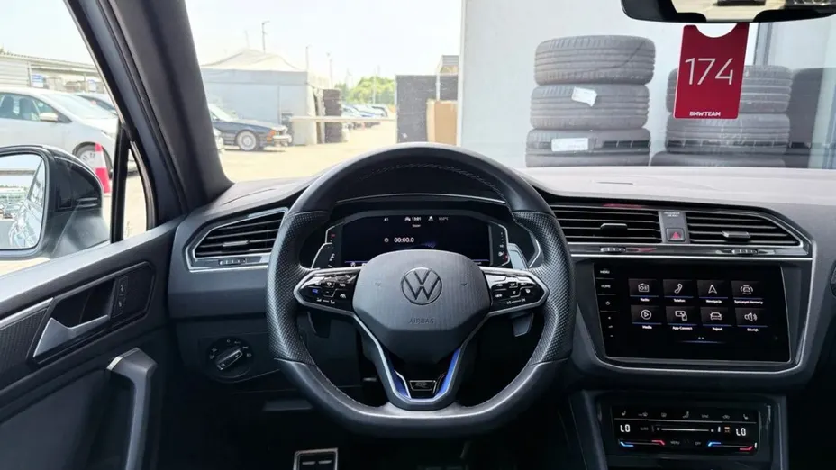 VOLKSWAGEN Tiguan -