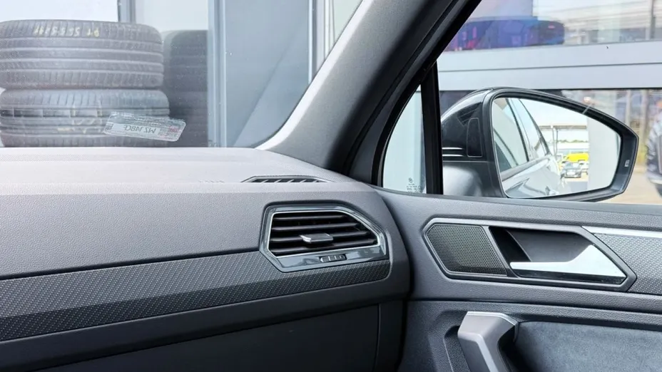VOLKSWAGEN Tiguan -