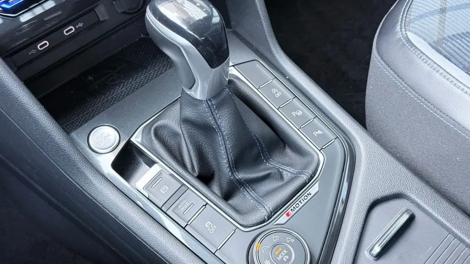 VOLKSWAGEN Tiguan -