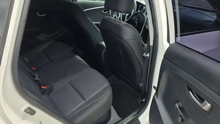 HYUNDAI i30 -