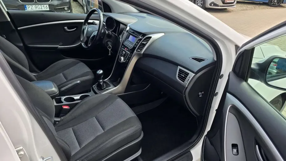 HYUNDAI i30 -