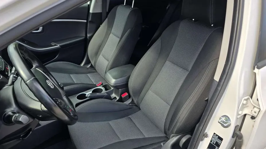 HYUNDAI i30 -