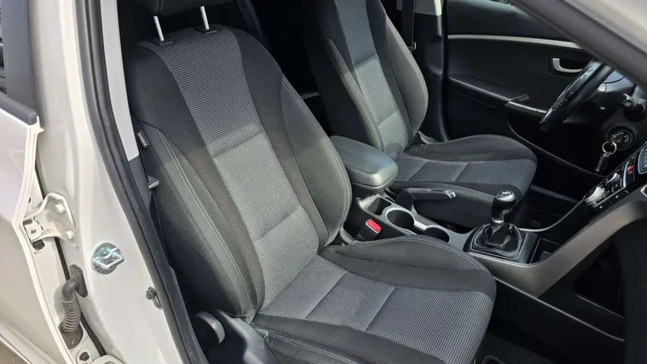 HYUNDAI i30 -