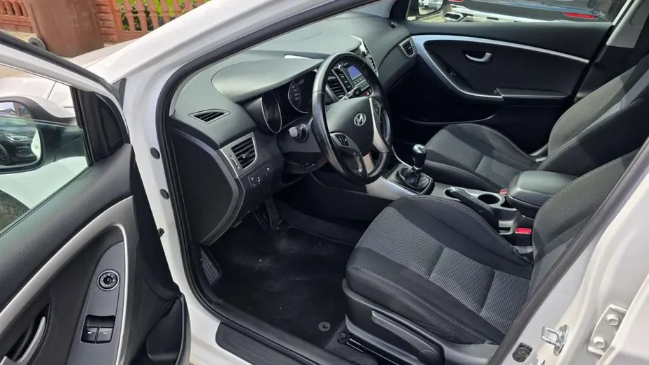 HYUNDAI i30 -