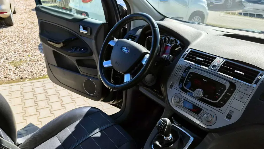 FORD Kuga -