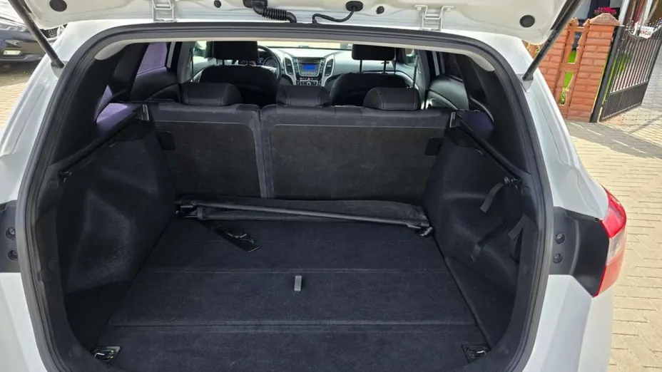 HYUNDAI i30 -
