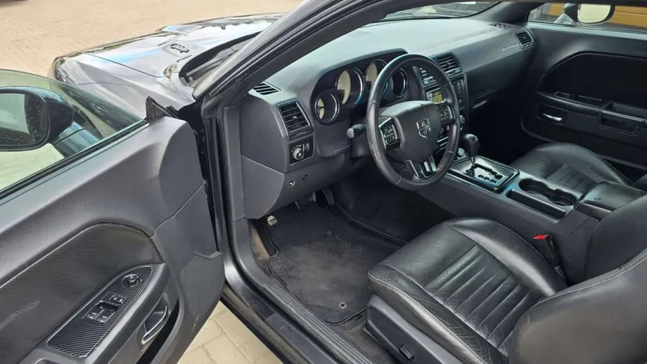 DODGE Challenger -
