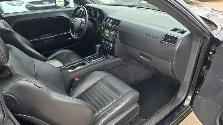 DODGE Challenger -
