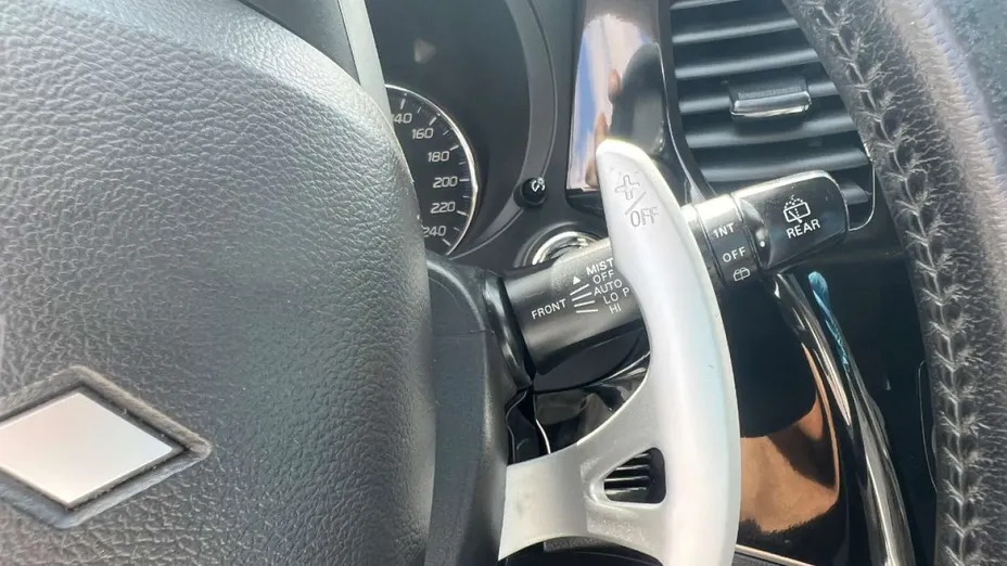 MITSUBISHI Outlander -