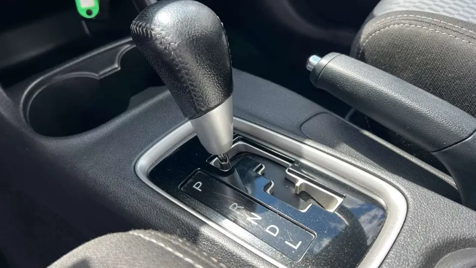MITSUBISHI Outlander -