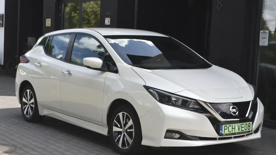 NISSAN Leaf -