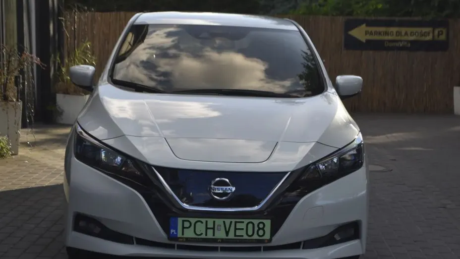 NISSAN Leaf -