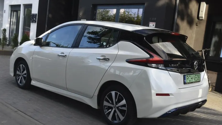 NISSAN Leaf -