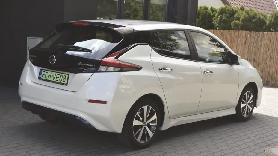 NISSAN Leaf -