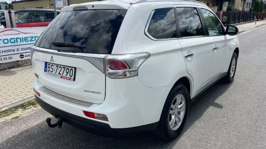 MITSUBISHI Outlander -