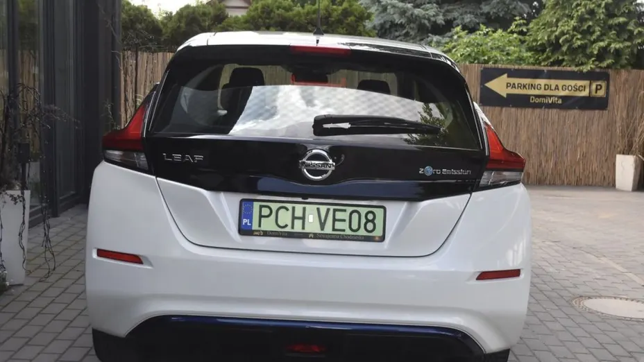 NISSAN Leaf -