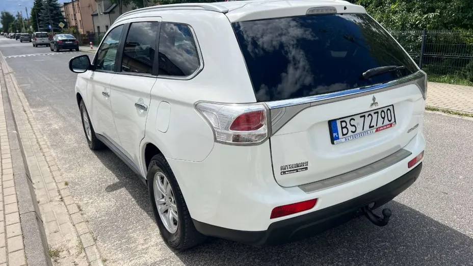 MITSUBISHI Outlander -