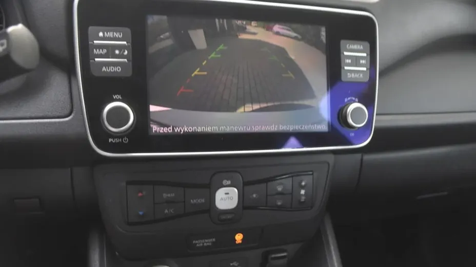 NISSAN Leaf -