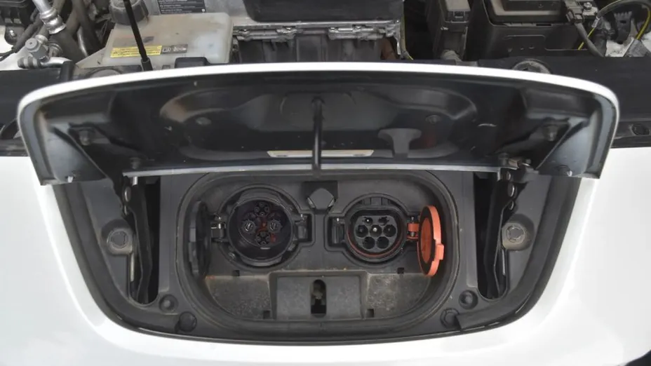 NISSAN Leaf -