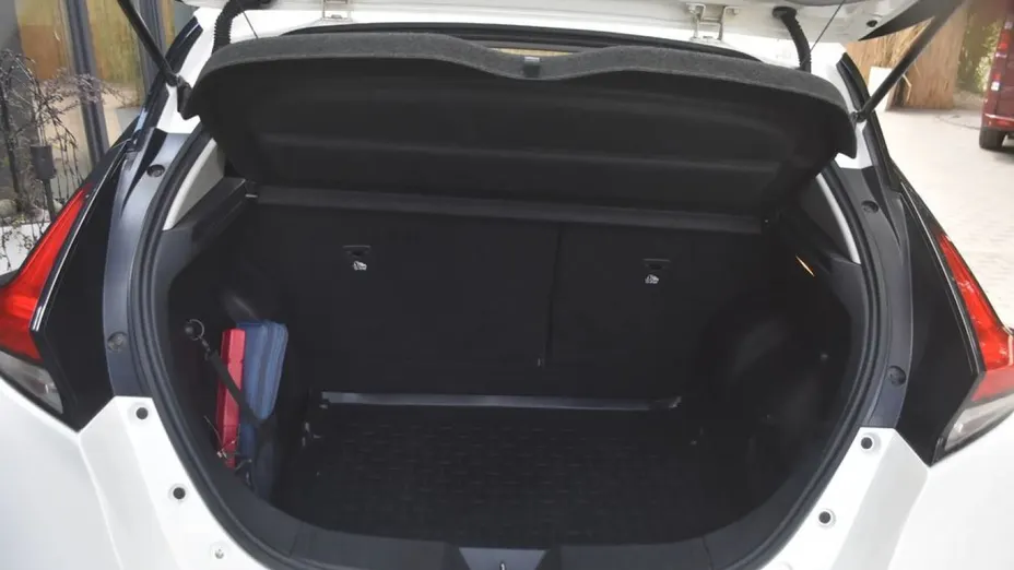NISSAN Leaf -