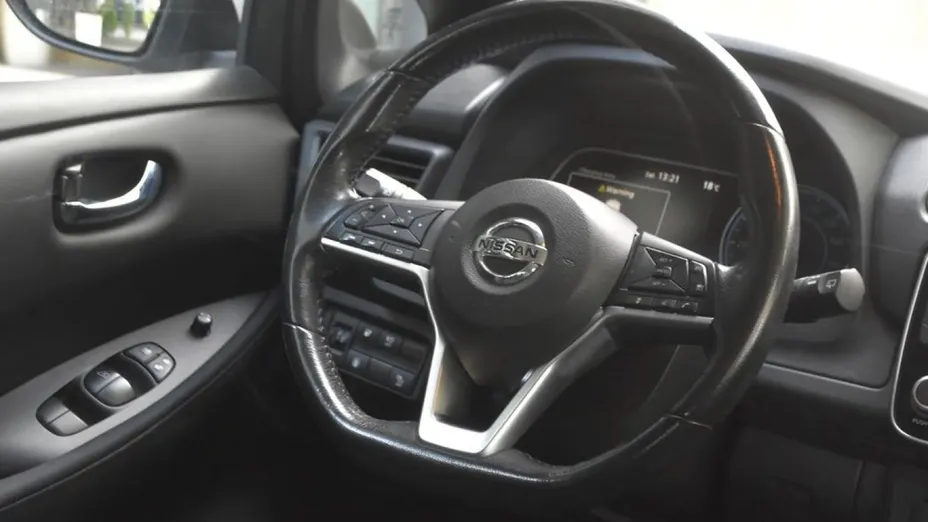 NISSAN Leaf -