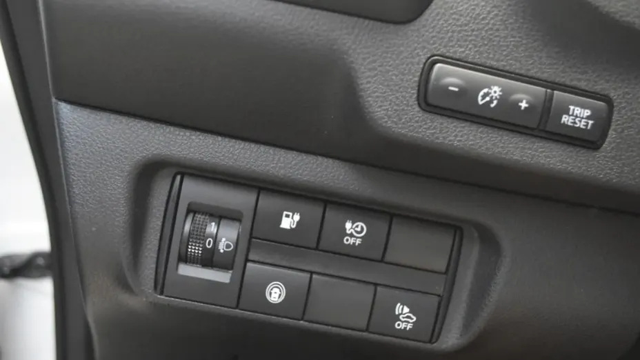 NISSAN Leaf -