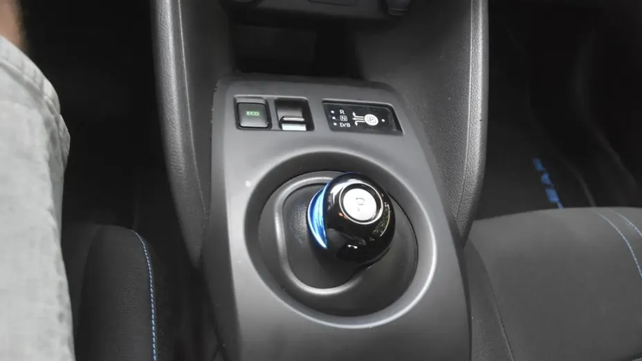 NISSAN Leaf -