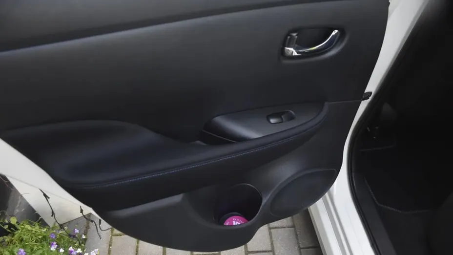 NISSAN Leaf -