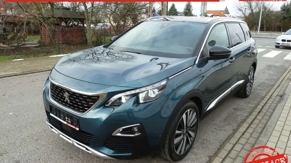 PEUGEOT 5008 -