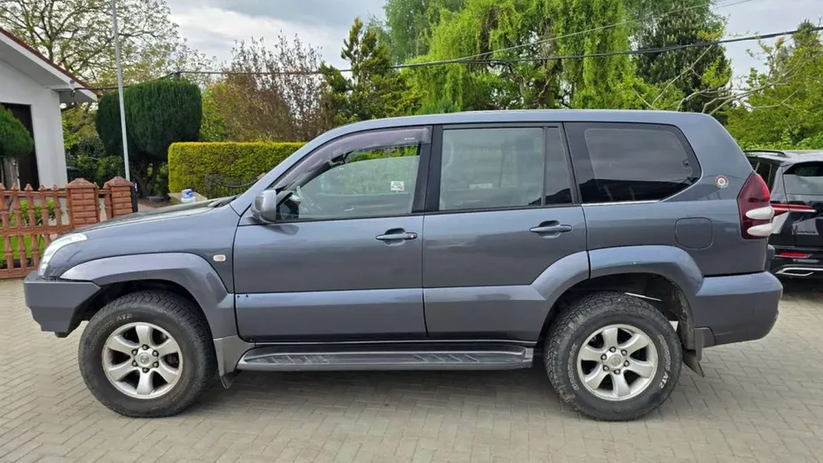 TOYOTA Land Cruiser -