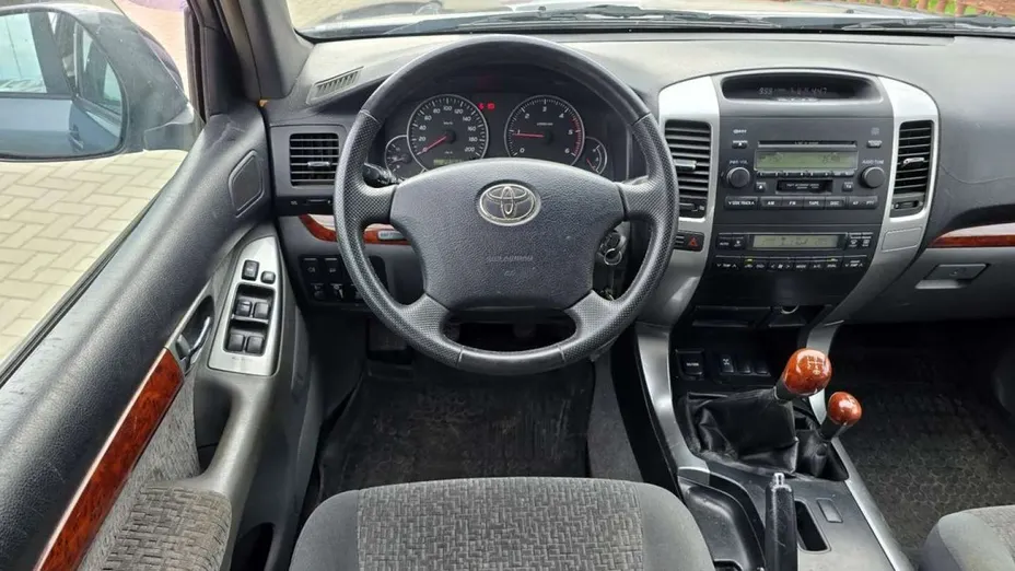 TOYOTA Land Cruiser -