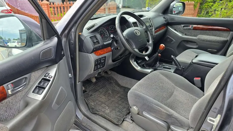 TOYOTA Land Cruiser -