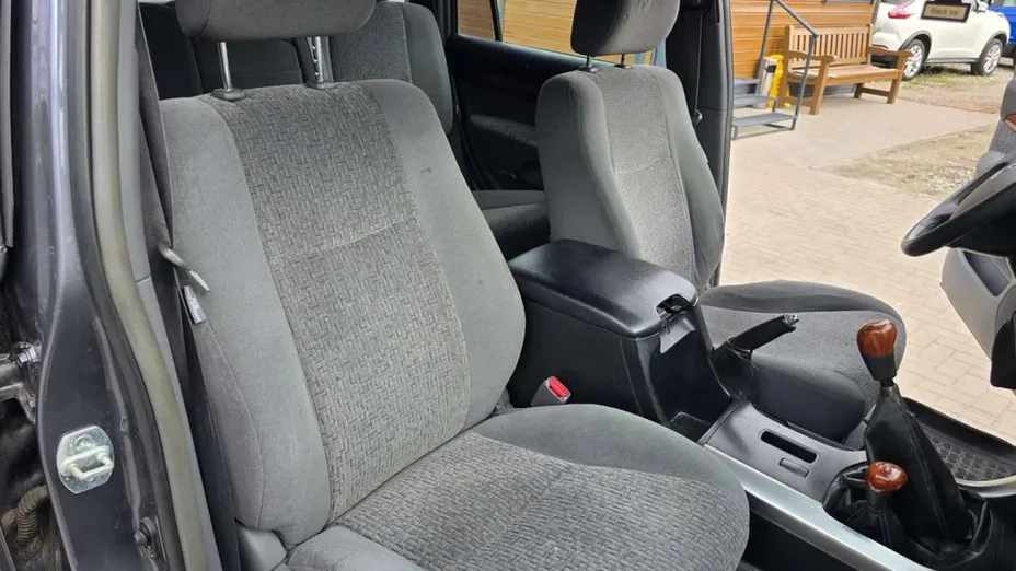 TOYOTA Land Cruiser -