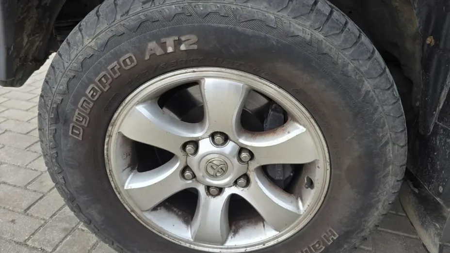 TOYOTA Land Cruiser -
