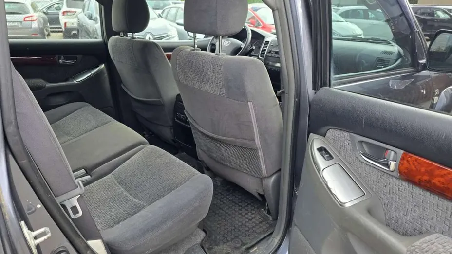 TOYOTA Land Cruiser -