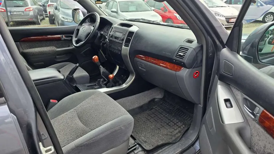 TOYOTA Land Cruiser -