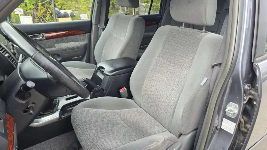 TOYOTA Land Cruiser -