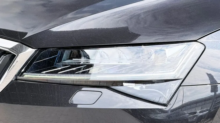 SKODA Superb -