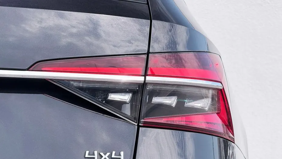 SKODA Superb -