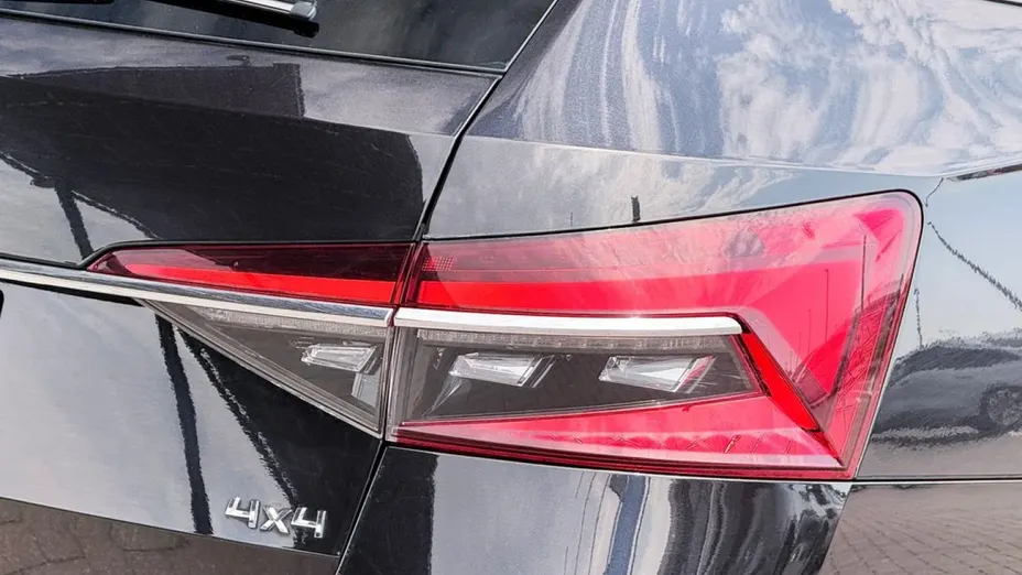 SKODA Superb -