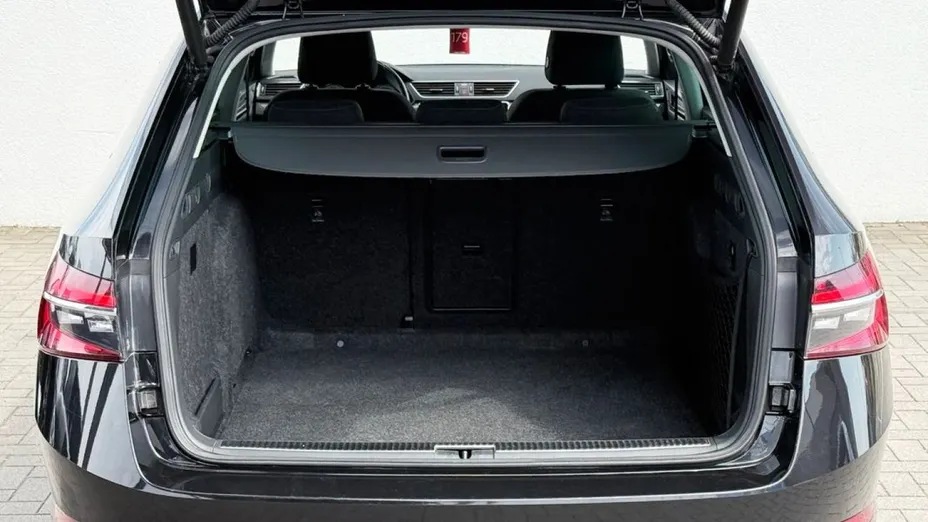 SKODA Superb -