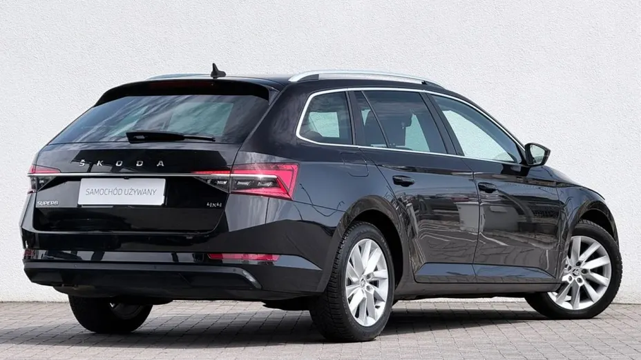 SKODA Superb -