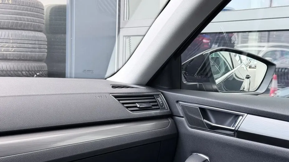 SKODA Superb -