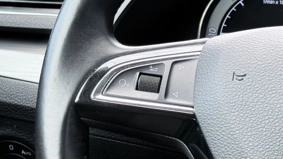 SKODA Superb -
