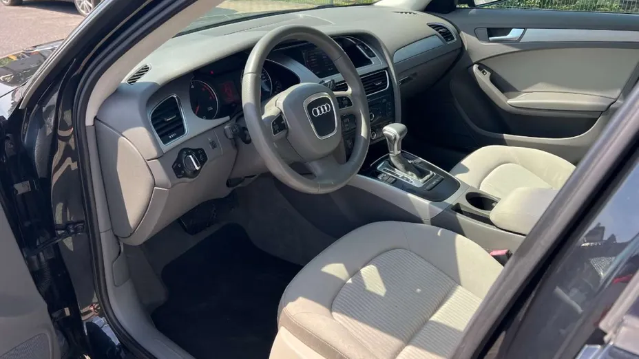 AUDI A4 -
