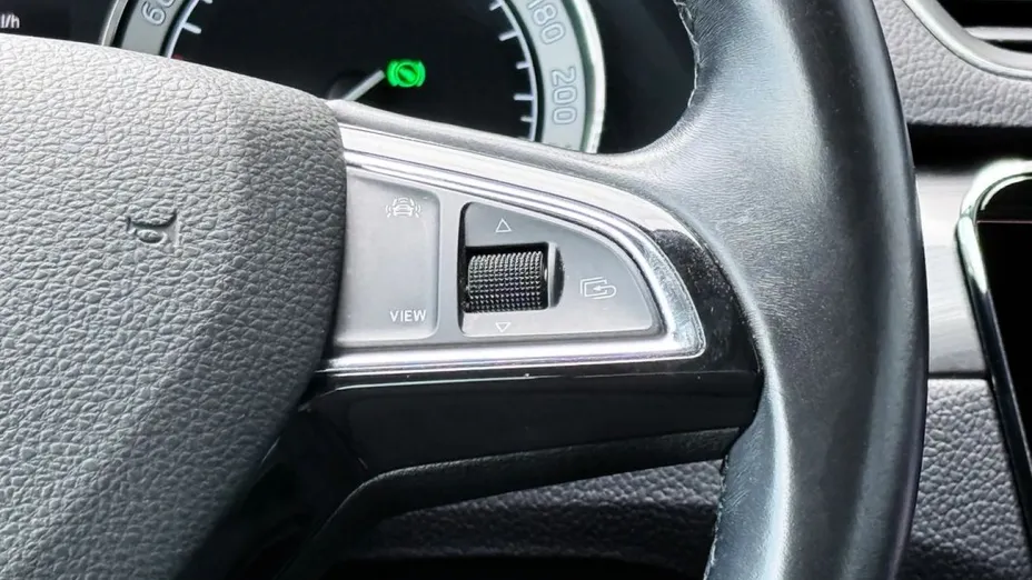 SKODA Superb -