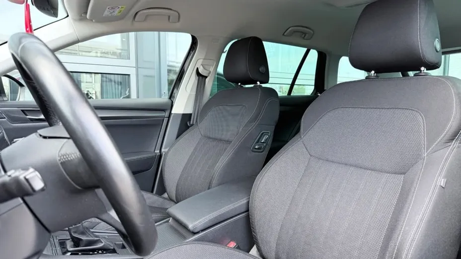 SKODA Superb -
