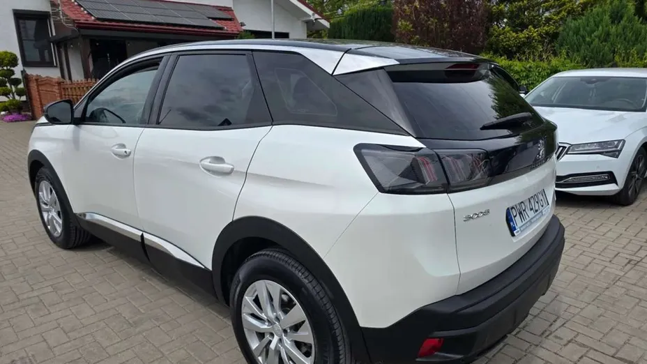 PEUGEOT 3008 -